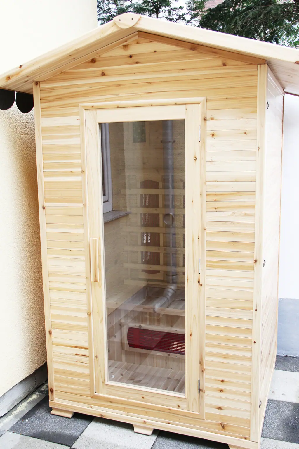 Private Sauna mit Holztür