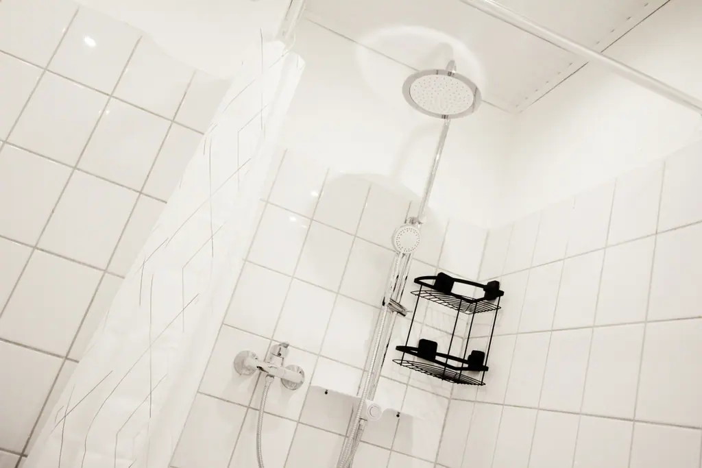 Dusche mit Regenbrause