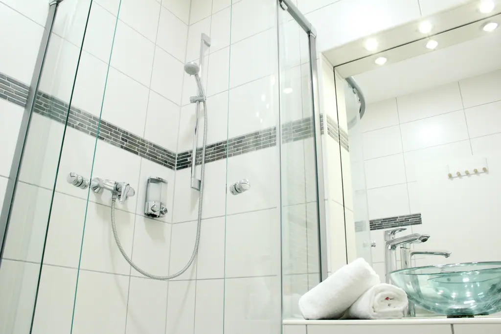 Dusche mit Glaswand
