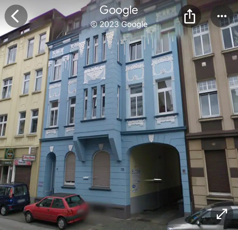 Blaue Altbaufassade Finkenstraße 5 in Duisburg